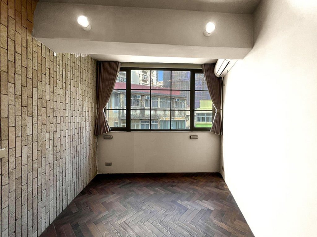 photo 7 — Hollywood Building, Sheung Wan
