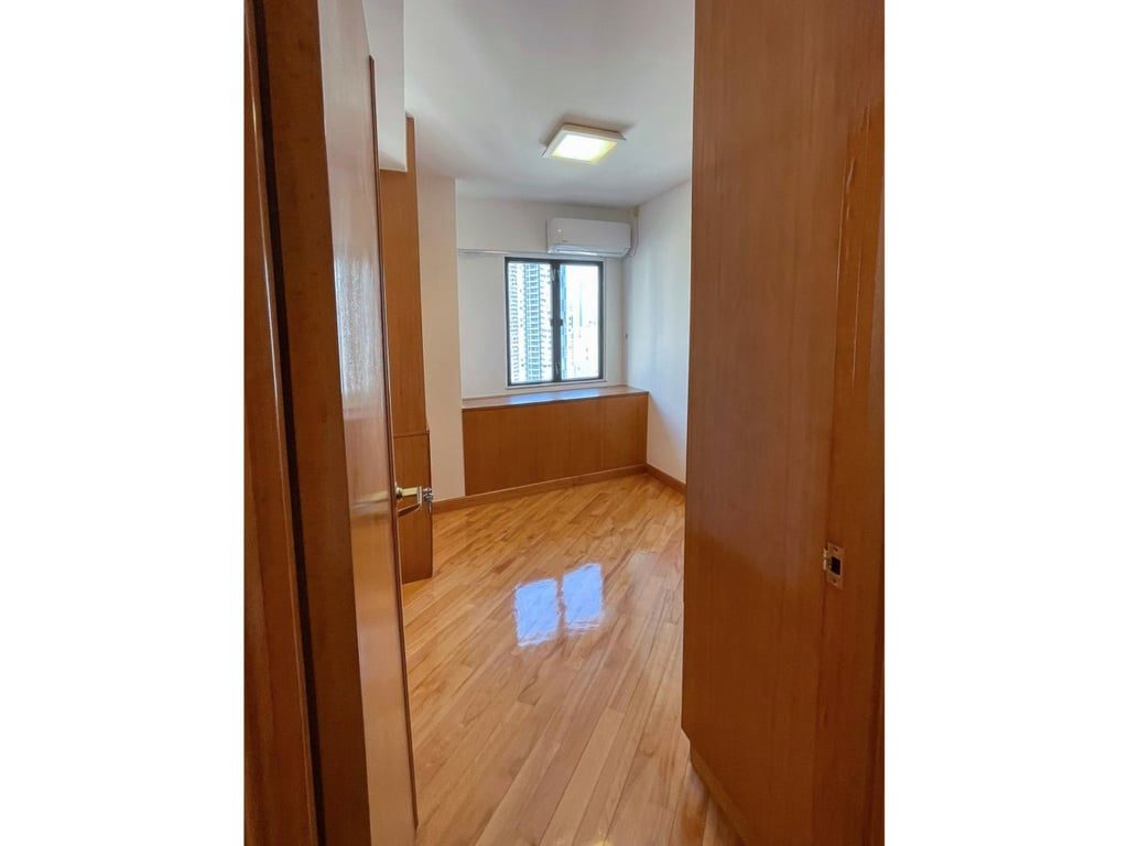 photo 6 — Grandview Tower, Mid Levels East