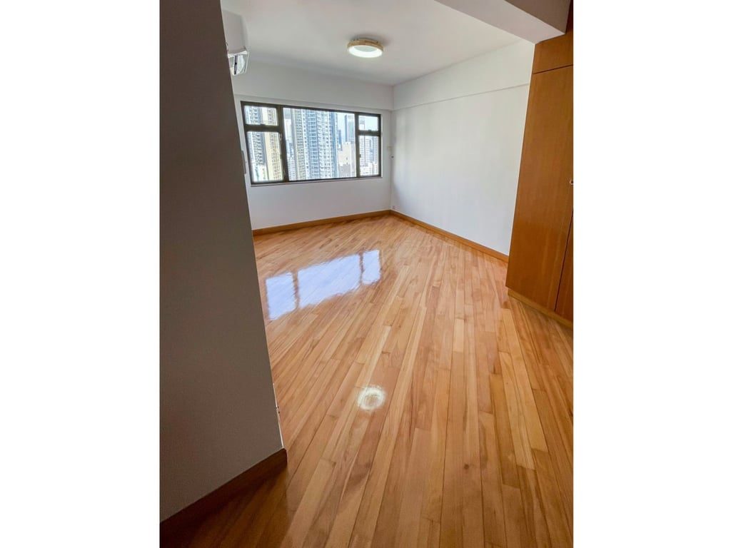 photo 8 — Grandview Tower, Mid Levels East