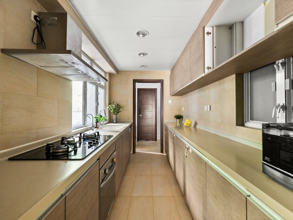 photo 3 — Alpine Court, Mid Levels West