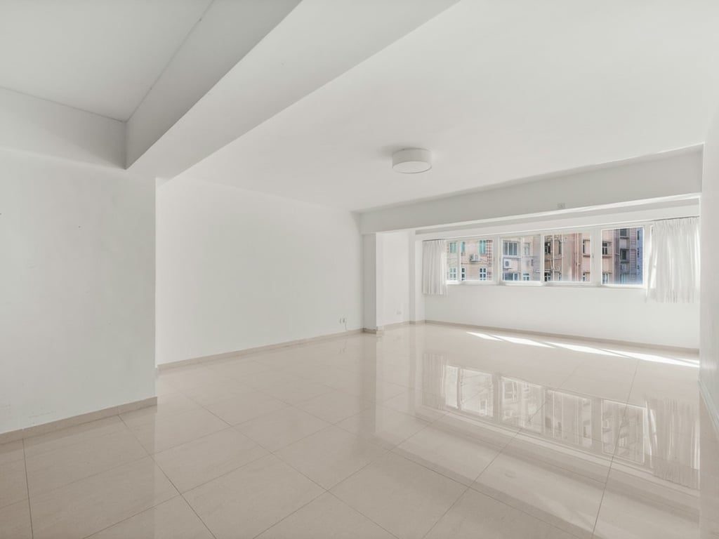 photo 5 — Alpine Court, Mid Levels West