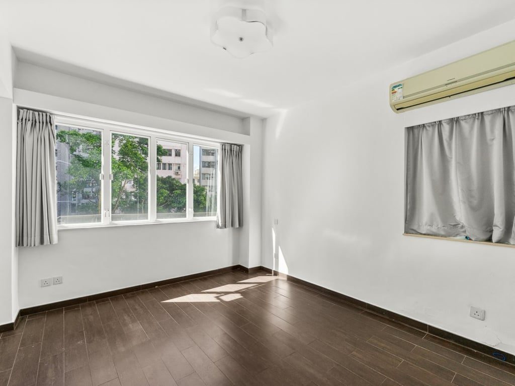 photo 8 — Alpine Court, Mid Levels West