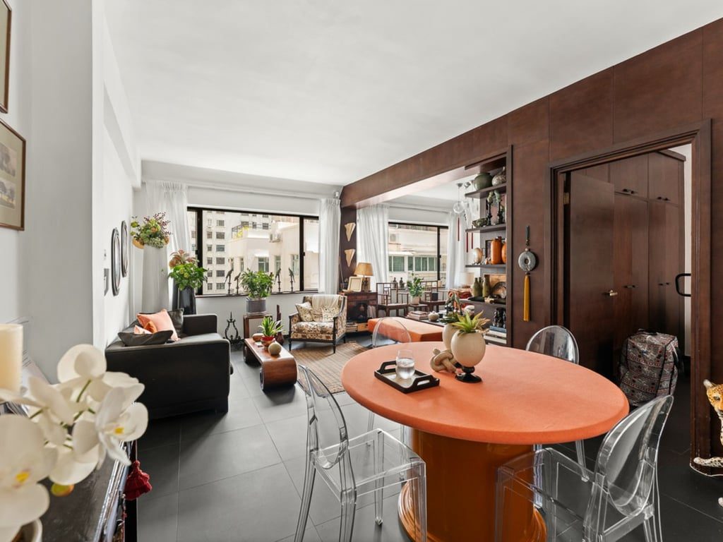 photo 3 — 39 Lyttelton Road, Mid Levels West