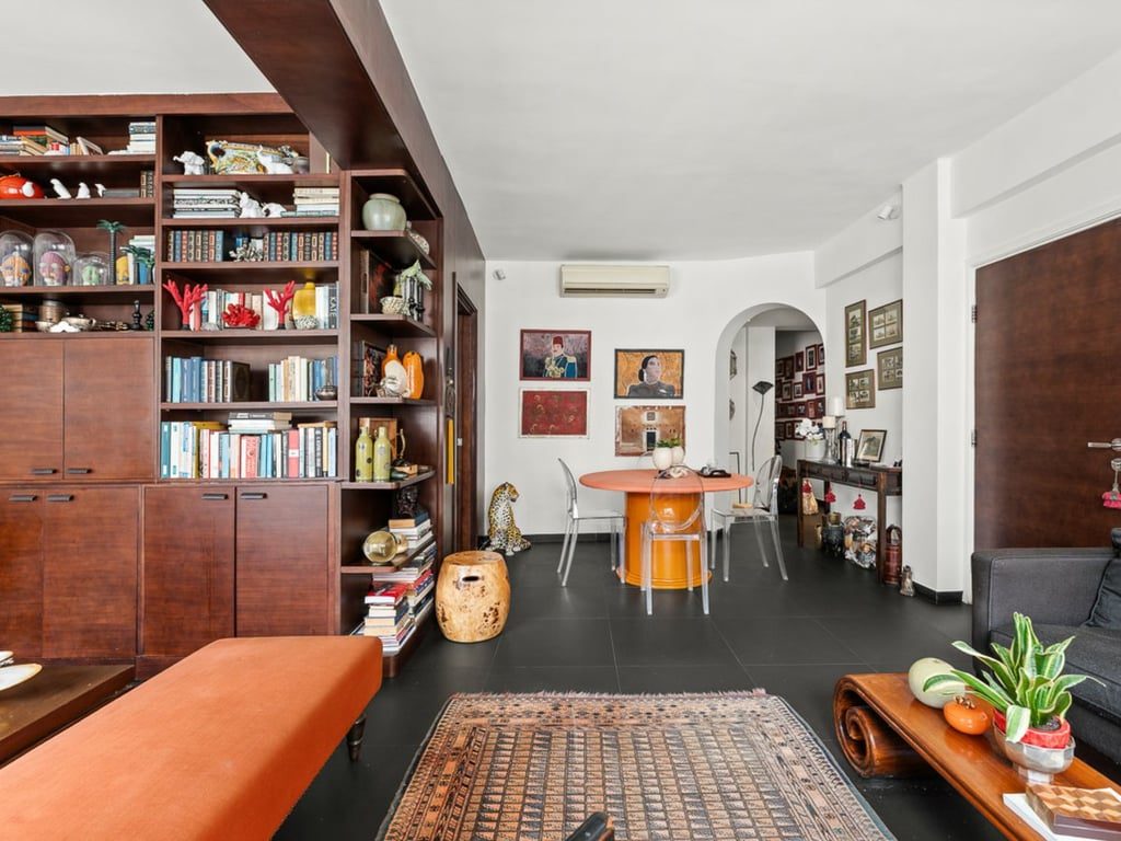 photo 10 — 39 Lyttelton Road, Mid Levels West