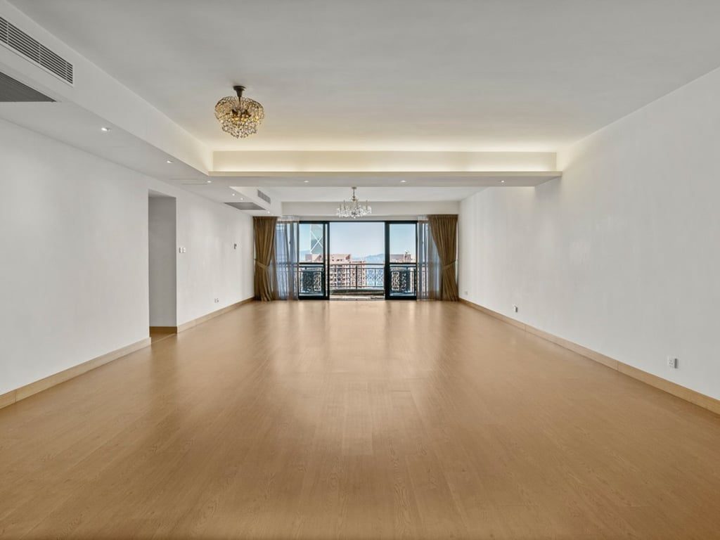 photo 3 — Clovelly Court, Mid Levels Central