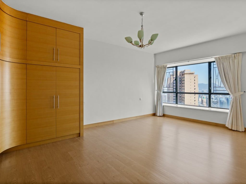 photo 4 — Clovelly Court, Mid Levels Central