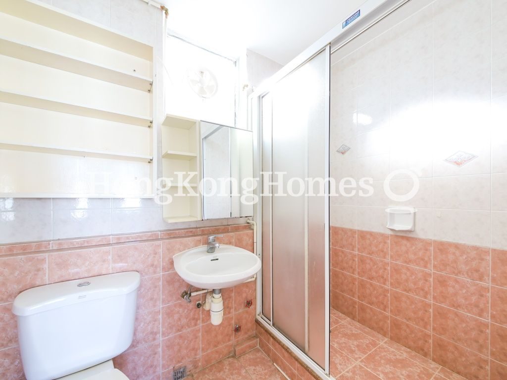 Guest Bathroom — 太古城 - 啟天閣，太古城