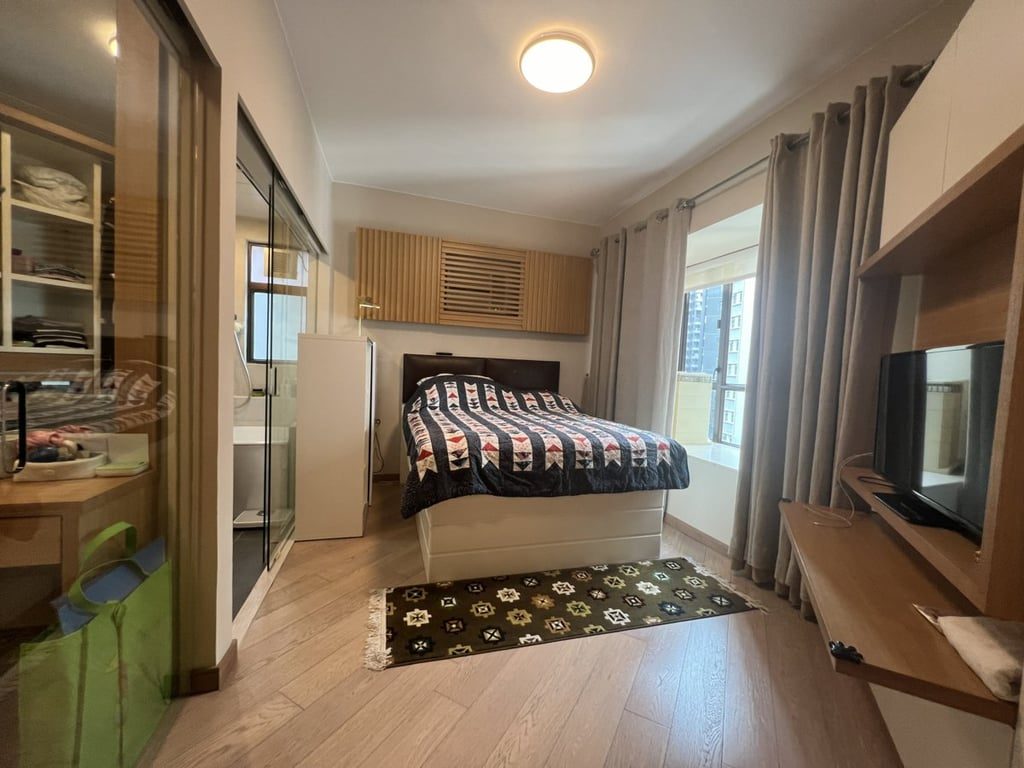 photo 3 — Seymour Place, Mid Levels West