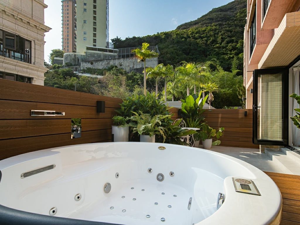 photo 12 — The Beachside, Repulse Bay