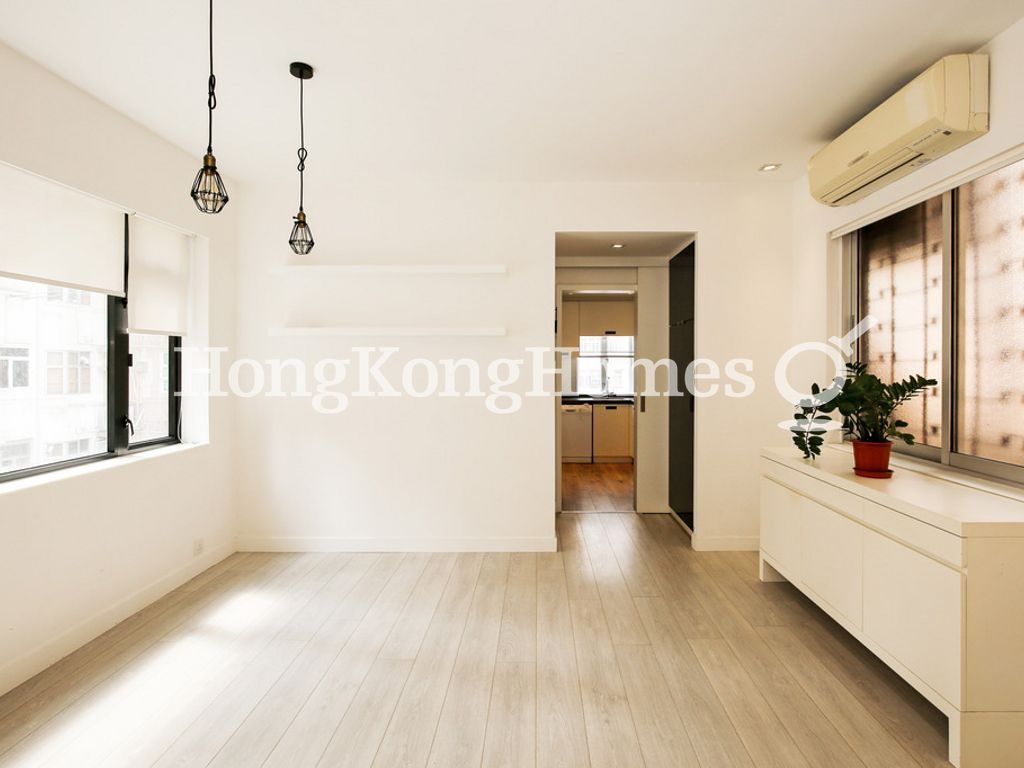 Living and Dining Room — Blue Pool Lodge, Happy Valley
