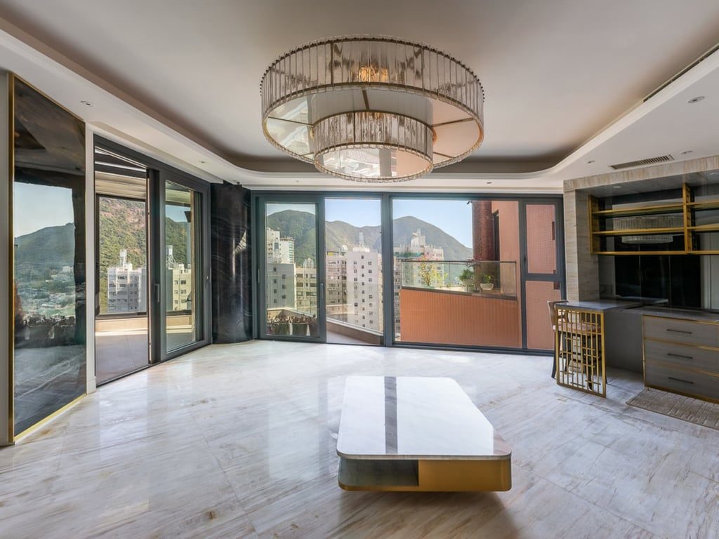photo 3 — Belleview Place, Repulse Bay
