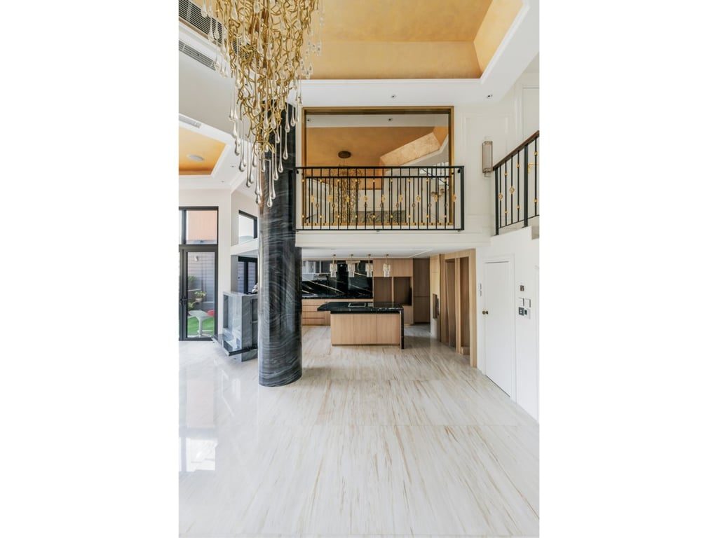 photo 4 — Belleview Place, Repulse Bay