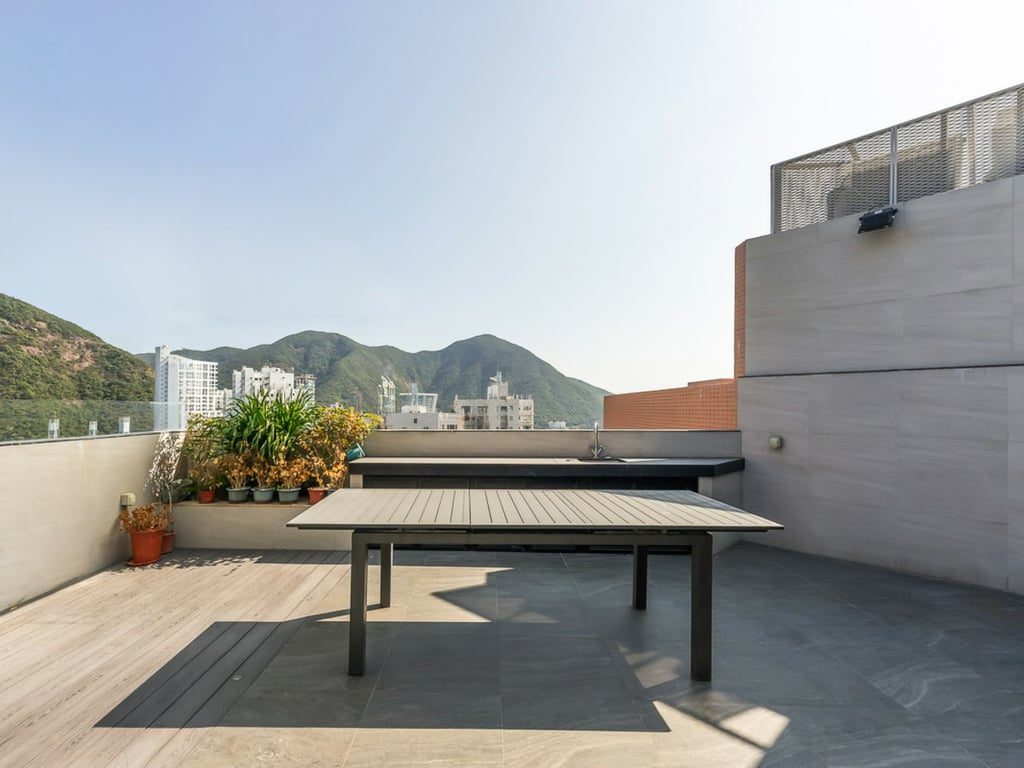 photo 5 — Belleview Place, Repulse Bay