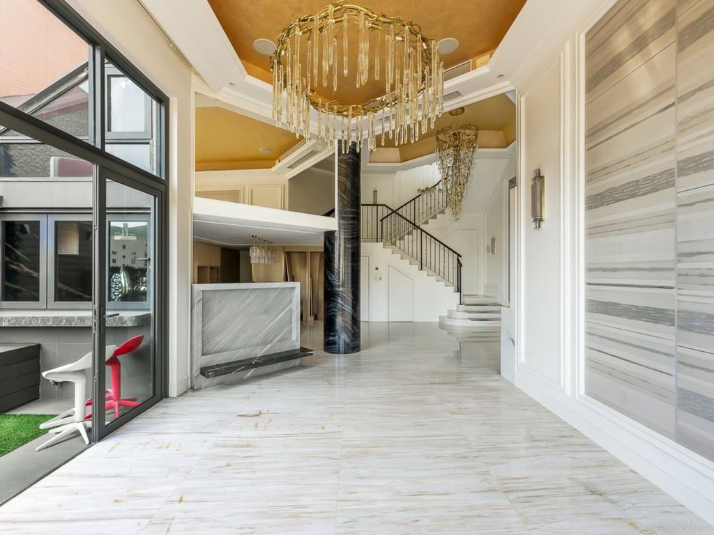 photo 8 — Belleview Place, Repulse Bay