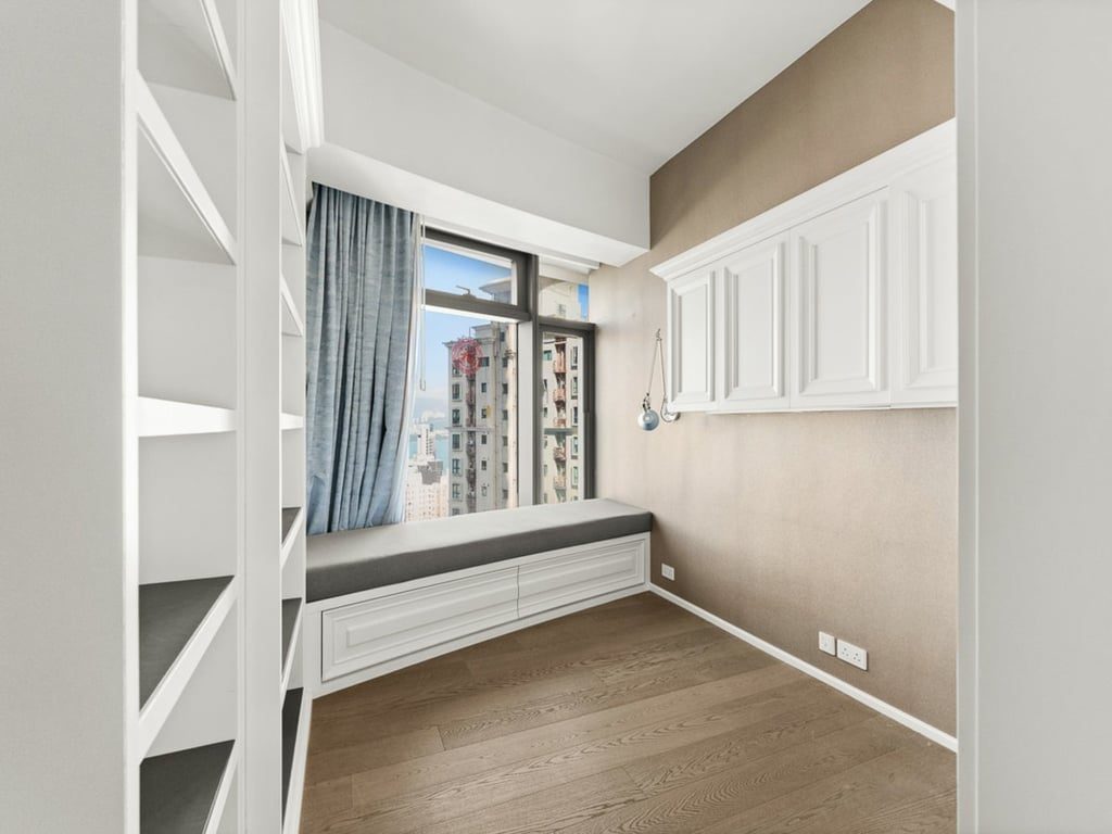 photo 13 — Argenta, Mid Levels West