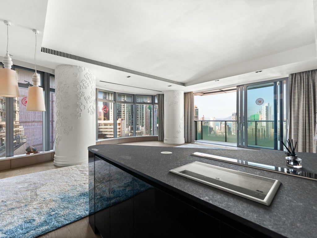 photo 4 — Argenta, Mid Levels West