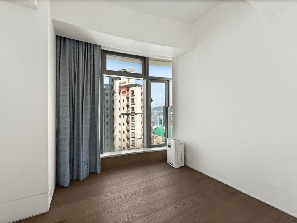 photo 10 — Argenta, Mid Levels West