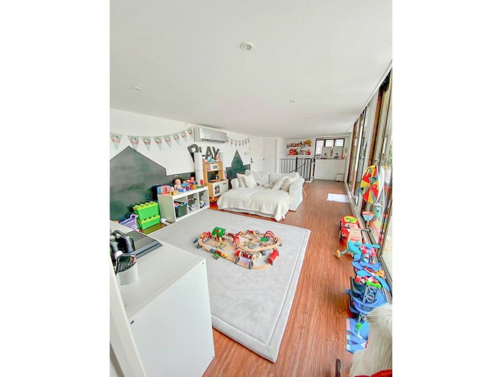 photo 6 — La Vogue Court, Happy Valley