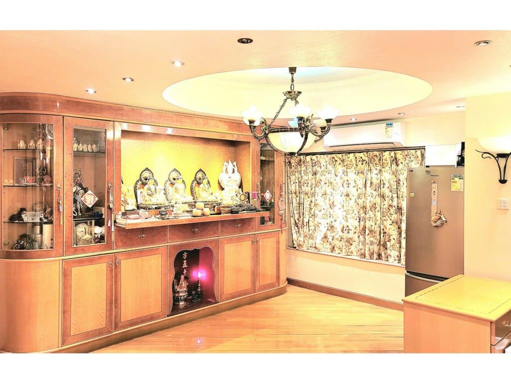 photo 4 — Beverly Hill, Happy Valley