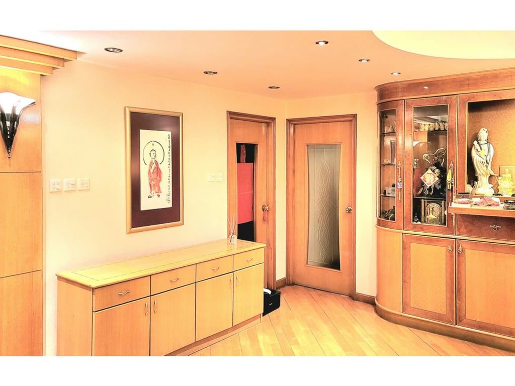 photo 5 — Beverly Hill, Happy Valley