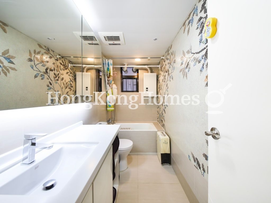 Guest Bathroom — 禮賢閣，西半山