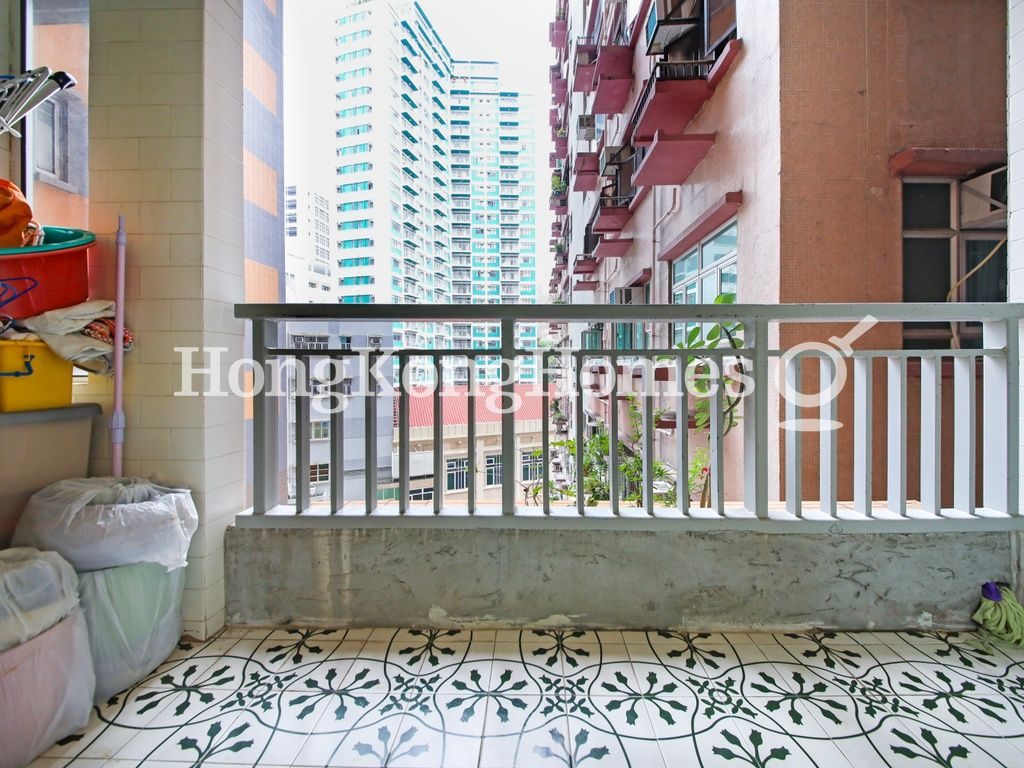 Balcony off Living and Dining Room — 禮賢閣，西半山
