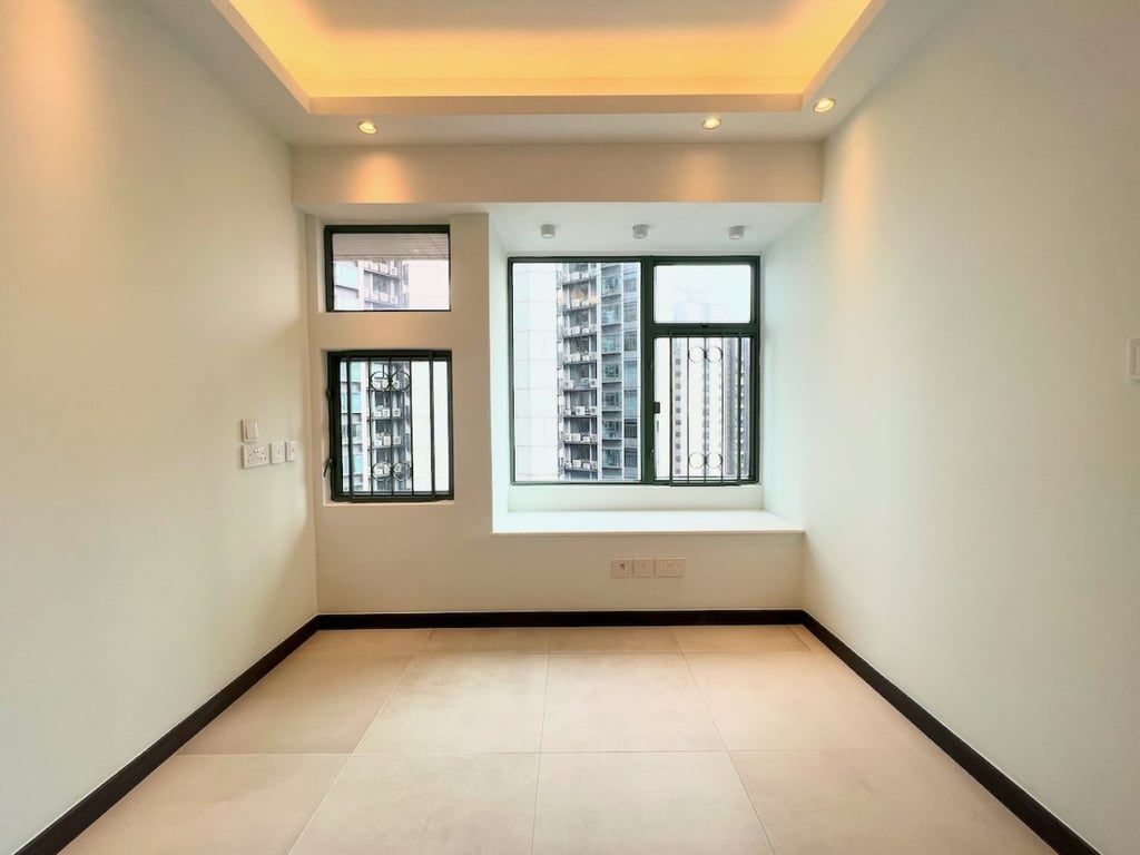 photo 12 — Robinson Place, Mid Levels West