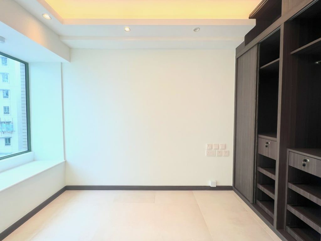photo 13 — Robinson Place, Mid Levels West