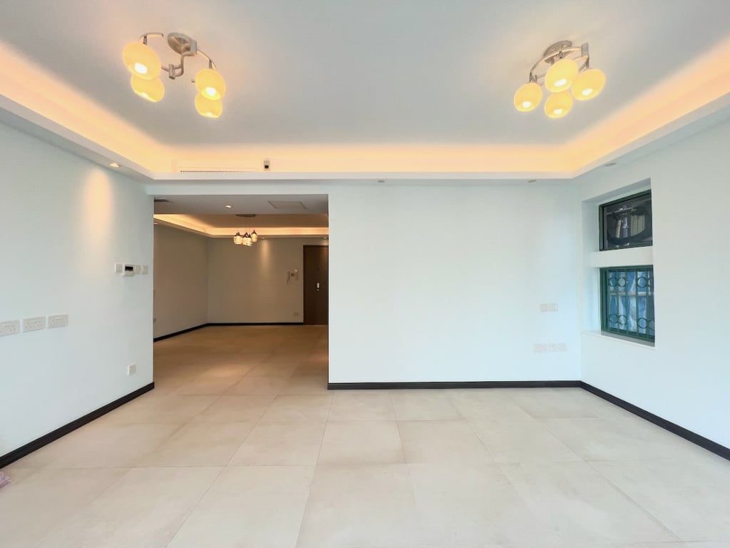 photo 3 — Robinson Place, Mid Levels West