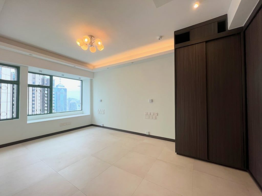 photo 8 — Robinson Place, Mid Levels West