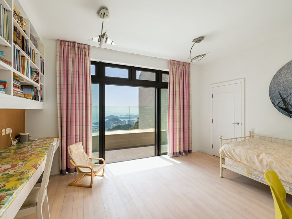photo 14 — Ondina Heights, The Peak