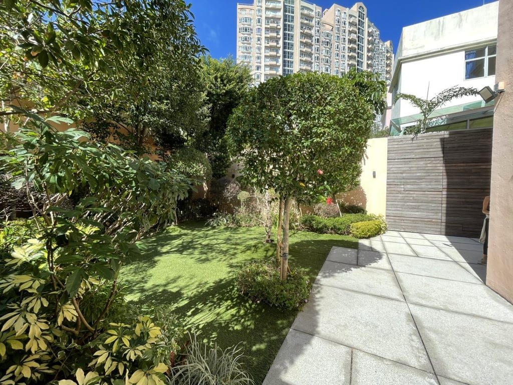 photo 3 — Redhill Peninsula - Cedar Drive, Tai Tam