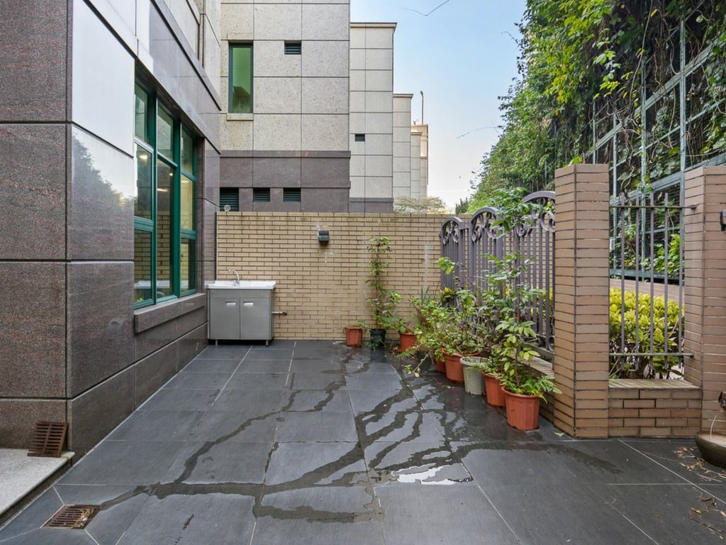 photo 13 — Le Palais, Tai Tam