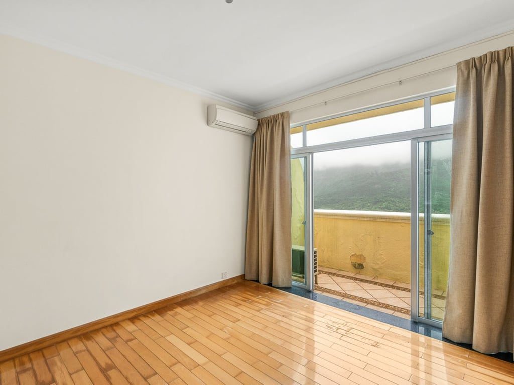 photo 5 — Redhill Peninsula - Palm Drive, Tai Tam