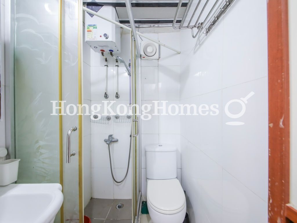 Guest Bathroom — Tonnochy Tower, Wan Chai
