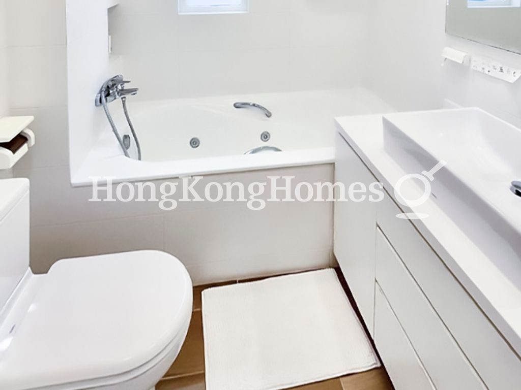 Master Bathroom — 駿豪閣，西半山