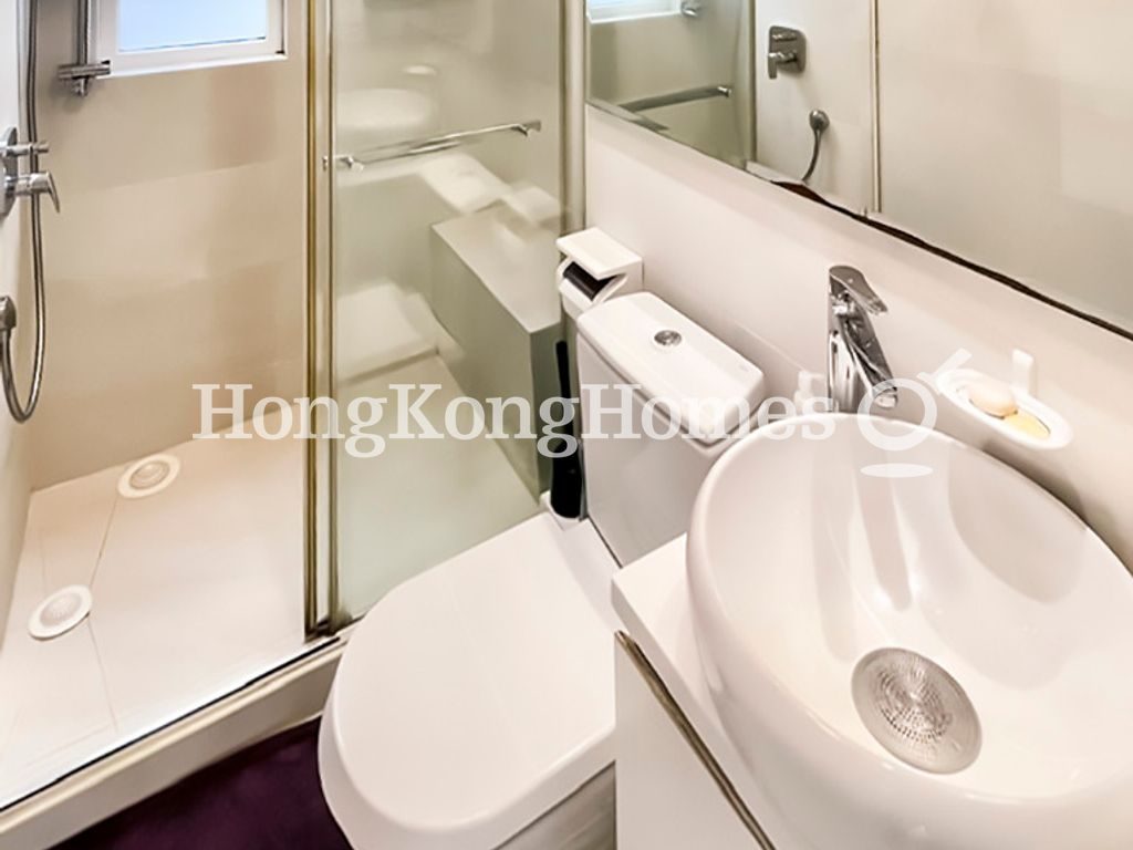 Guest Bathroom — 駿豪閣，西半山