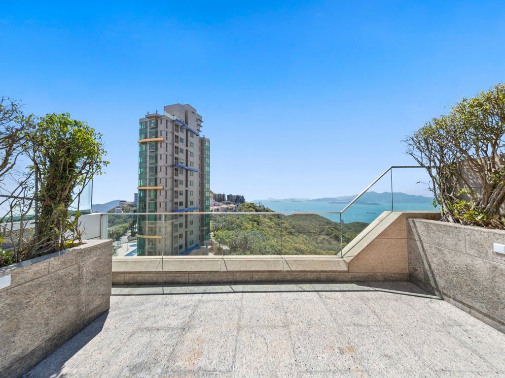 photo 3 — 3 Plunkett's Road, The Peak