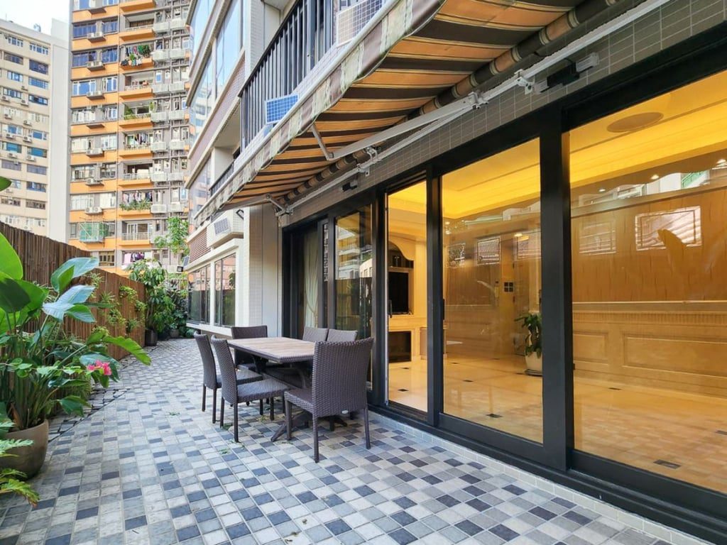 photo 2 — The Babington, Mid Levels West