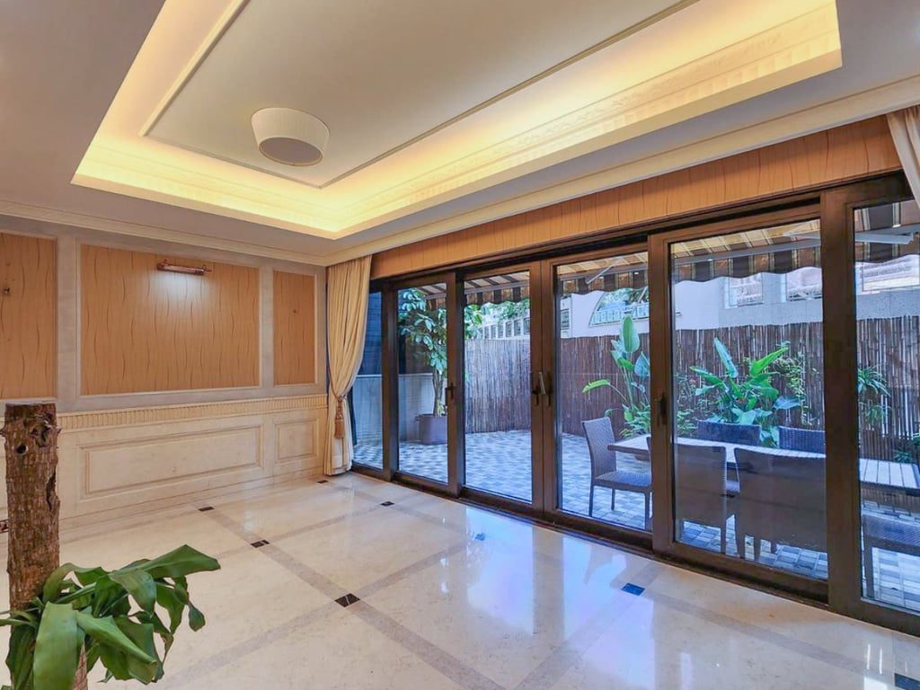 photo 3 — The Babington, Mid Levels West