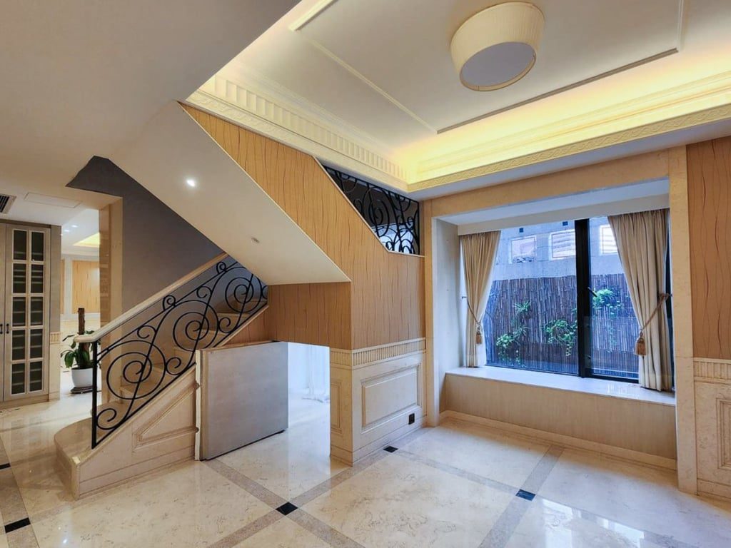 photo 4 — The Babington, Mid Levels West