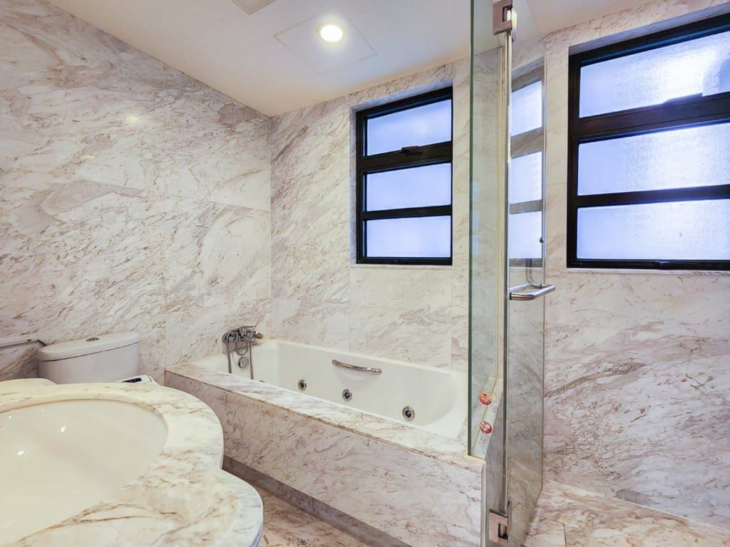 photo 5 — The Babington, Mid Levels West