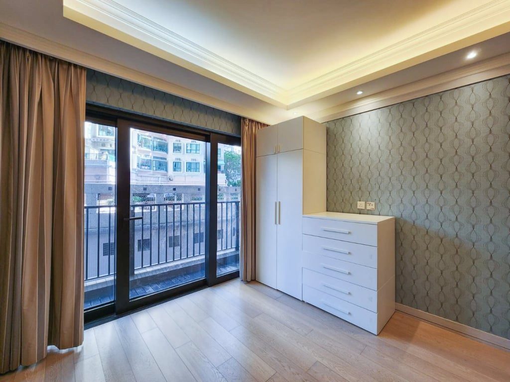 photo 8 — The Babington, Mid Levels West