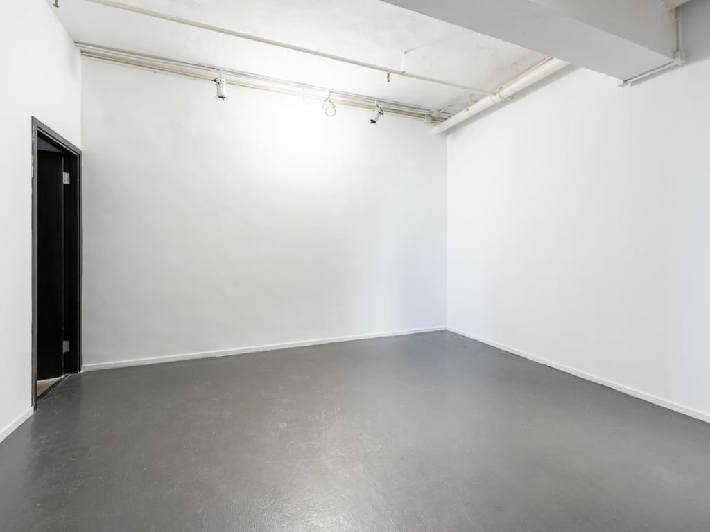 photo 11 — Derrick Industrial Building, Wong Chuk Hang