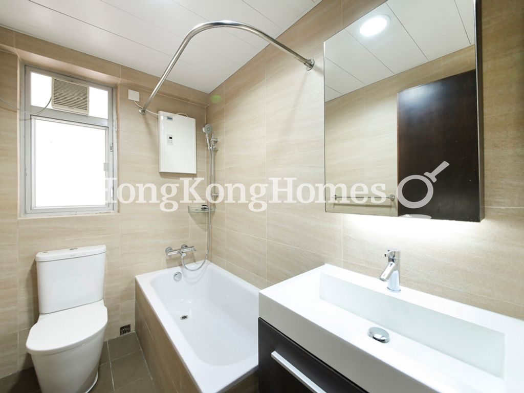 Guest Bathroom — 碧瑤灣 - 第22座，薄扶林