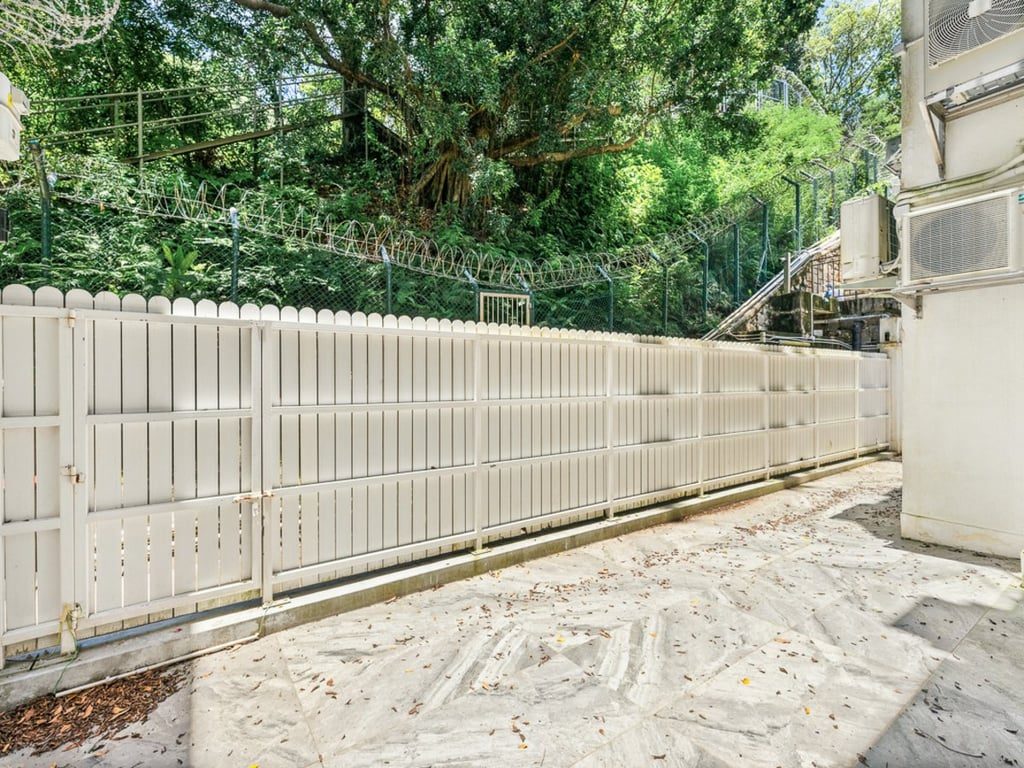 photo 4 — Villa Helvetia, Repulse Bay