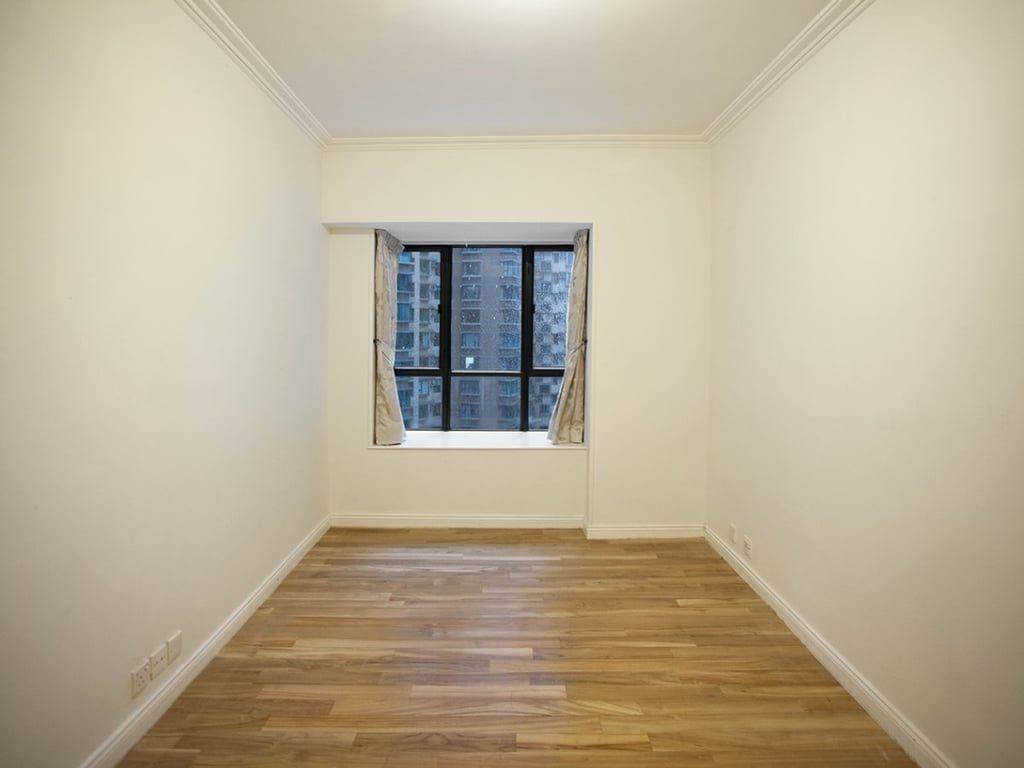 photo 3 — Dynasty Court, Mid Levels Central