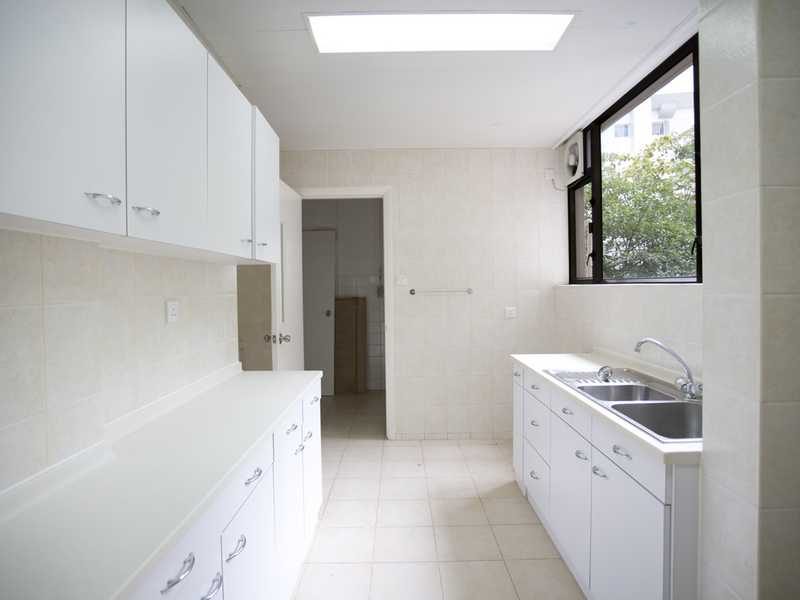 photo 7 — South Bay Villas, Repulse Bay
