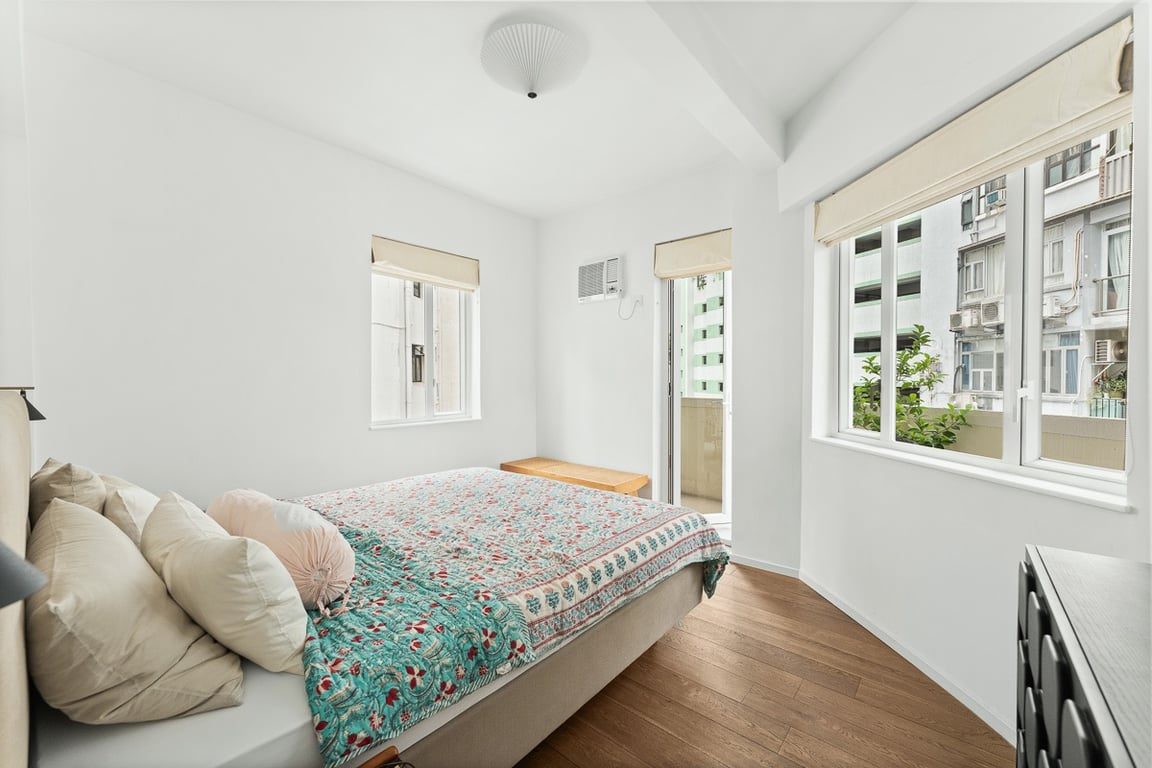 photo 13 — Minerva House, Mid Levels West