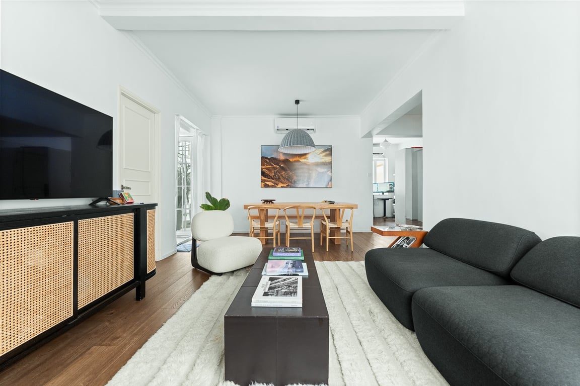 photo 2 — Minerva House, Mid Levels West